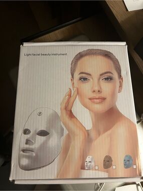 LED 7-Color Facial Mask, Rechargeable For All Skin Types - White